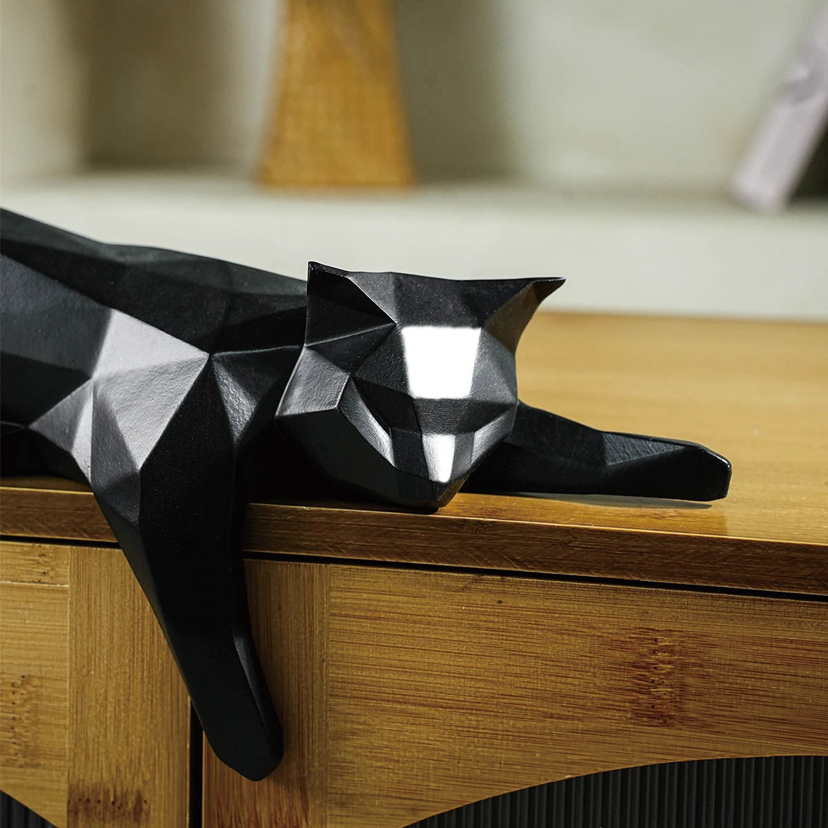Geometric Lying Cat Resin Statue – Modern Black & White Home Décor Figurine