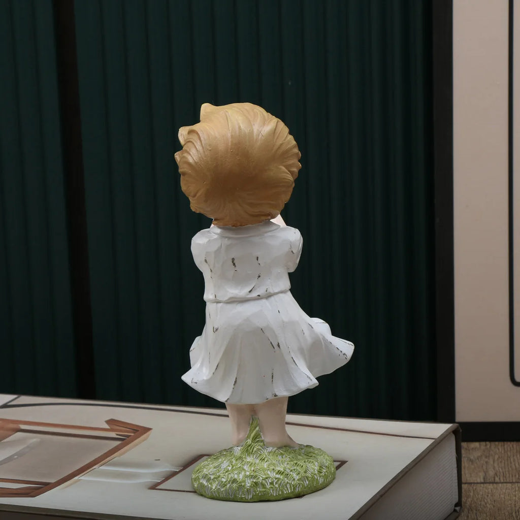 Heart Balloon Girl Sculpture – Modern Art Resin Statue Inspired Décor