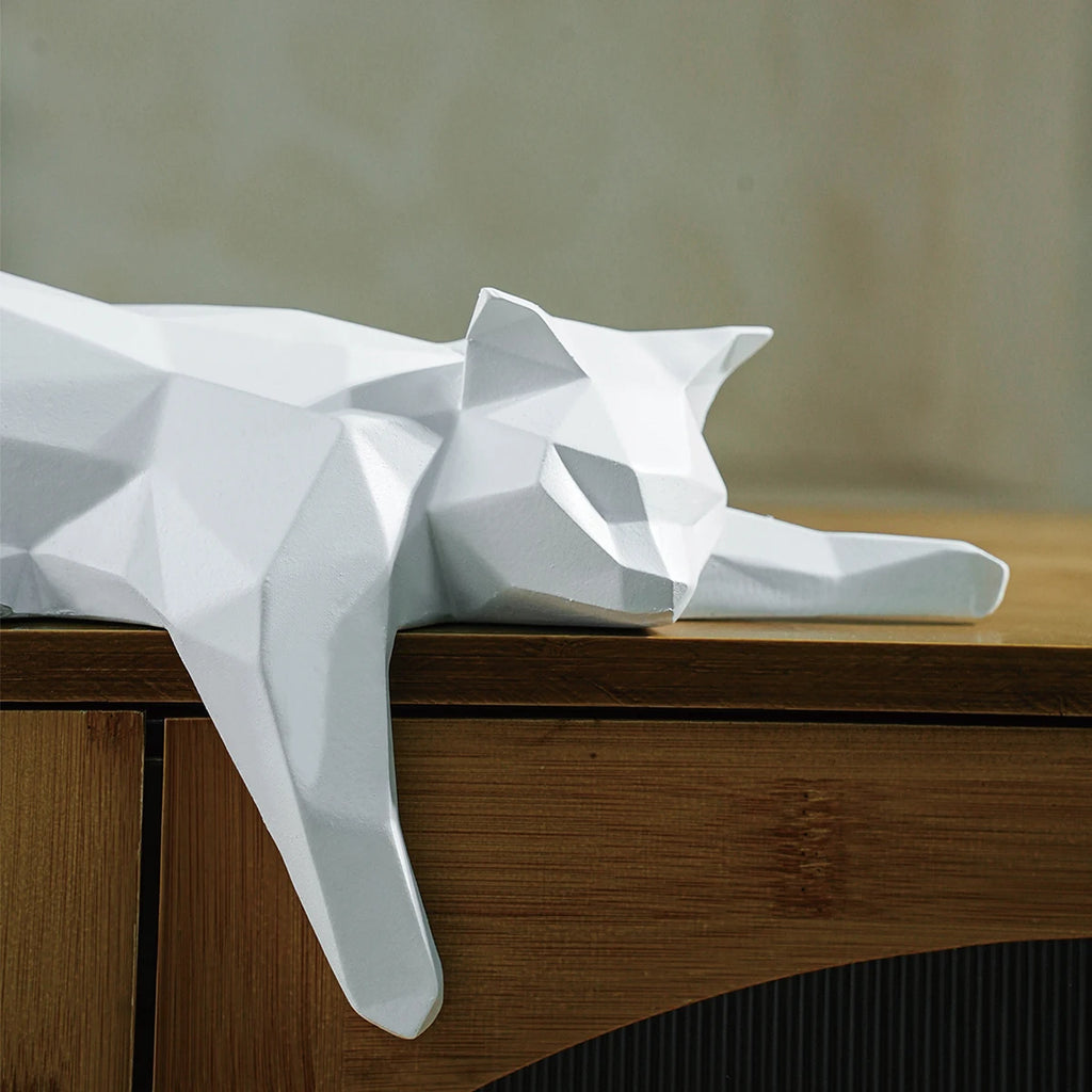 Geometric Lying Cat Resin Statue – Modern Black & White Home Décor Figurine