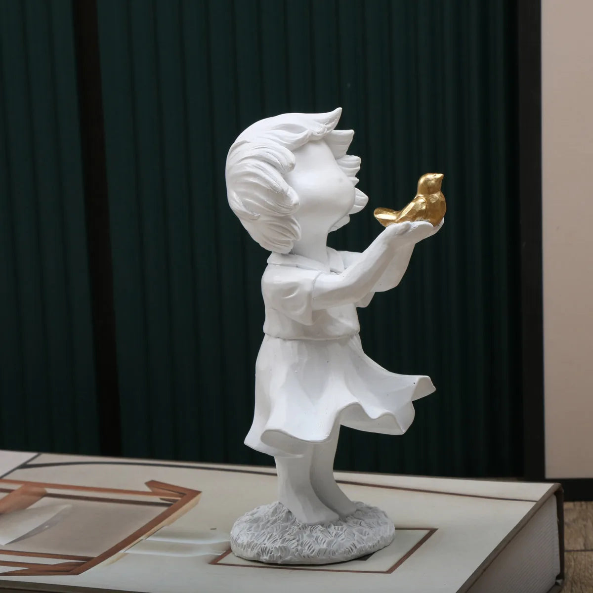 Heart Balloon Girl Sculpture – Modern Art Resin Statue Inspired Décor