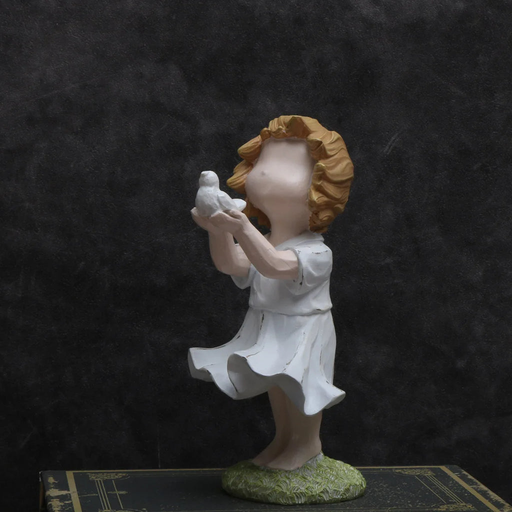 Heart Balloon Girl Sculpture – Modern Art Resin Statue Inspired Décor