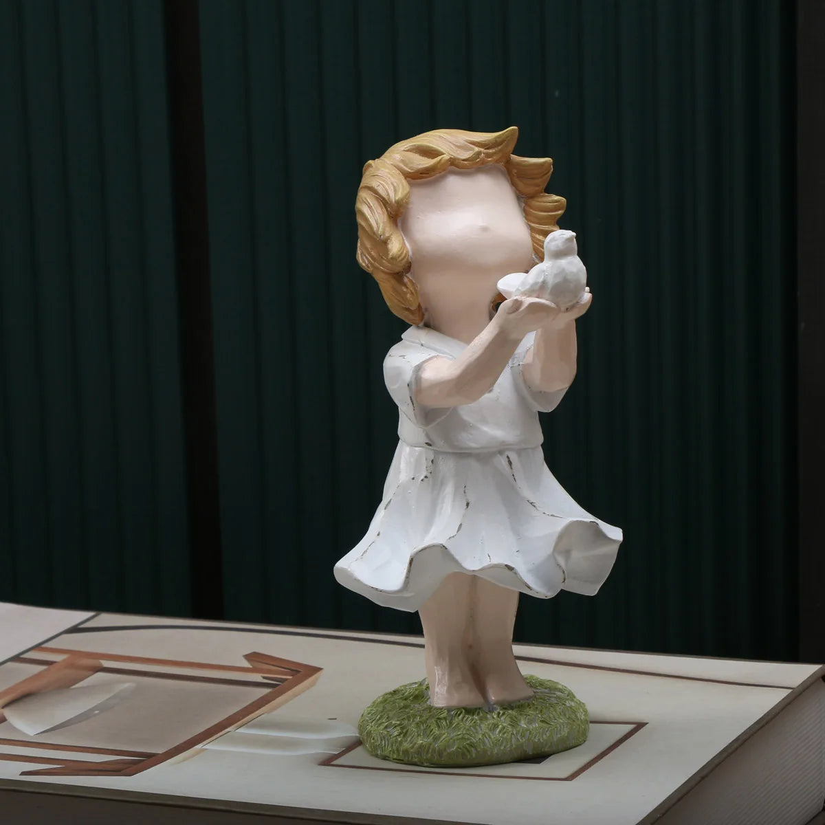 Heart Balloon Girl Sculpture – Modern Art Resin Statue Inspired Décor