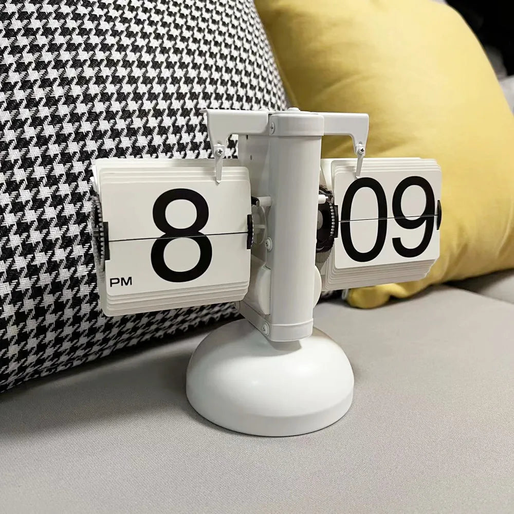 Retro Auto-Flip Desk Clock – Minimalist Vintage Timepiece