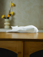 Geometric Lying Cat Resin Statue – Modern Black & White Home Décor Figurine